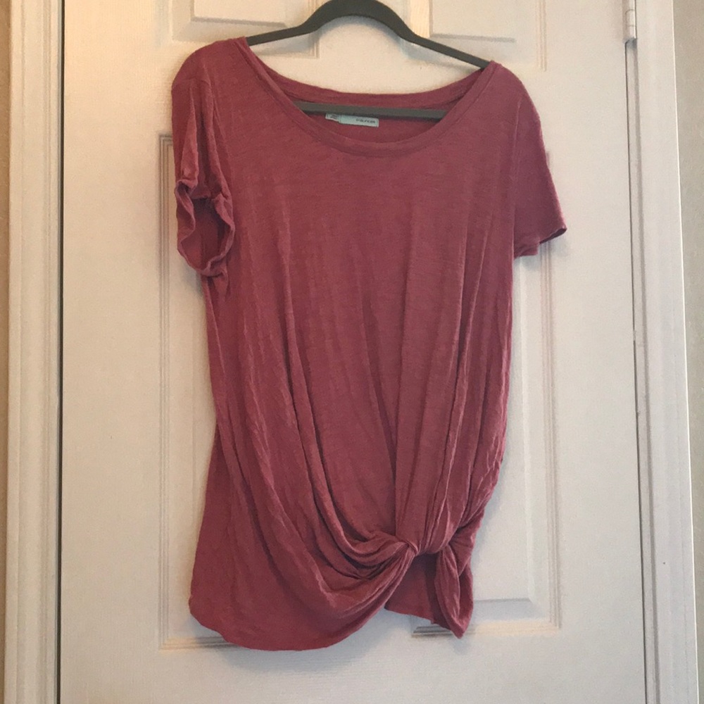red knotted top